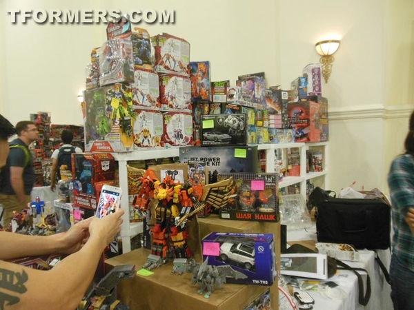 BotCon 2013   The Transformers Convention Dealer Room Image Gallery   OVER 500 Images  (340 of 582)
